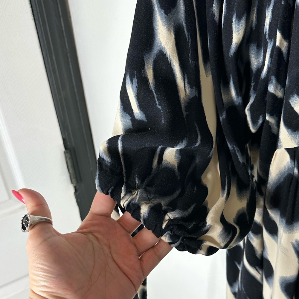 ASOS Curve Black and White Abstract Print Jumpsuit - Picture 4 of 9